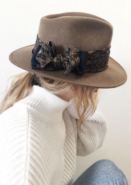 Camel Bellaire x Navy Cachemire Vintage Scarf Camel Bellaire x Navy Cachemire Vintage Scarf